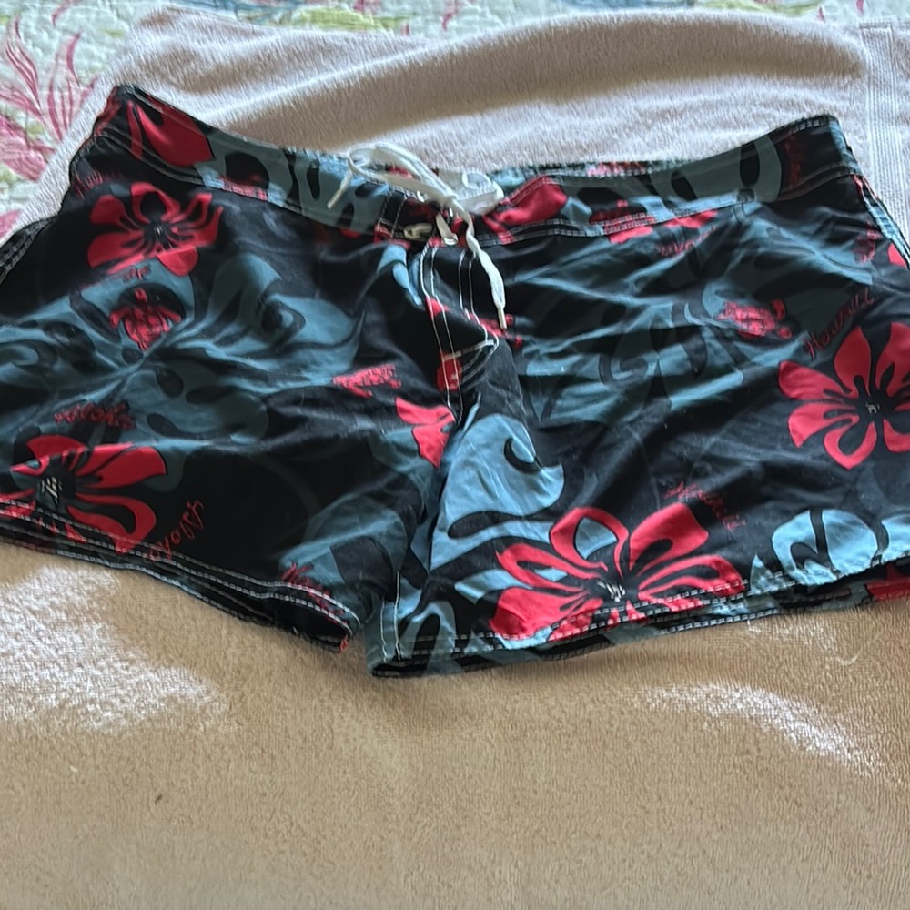 HAWAII BOARD SHORTS